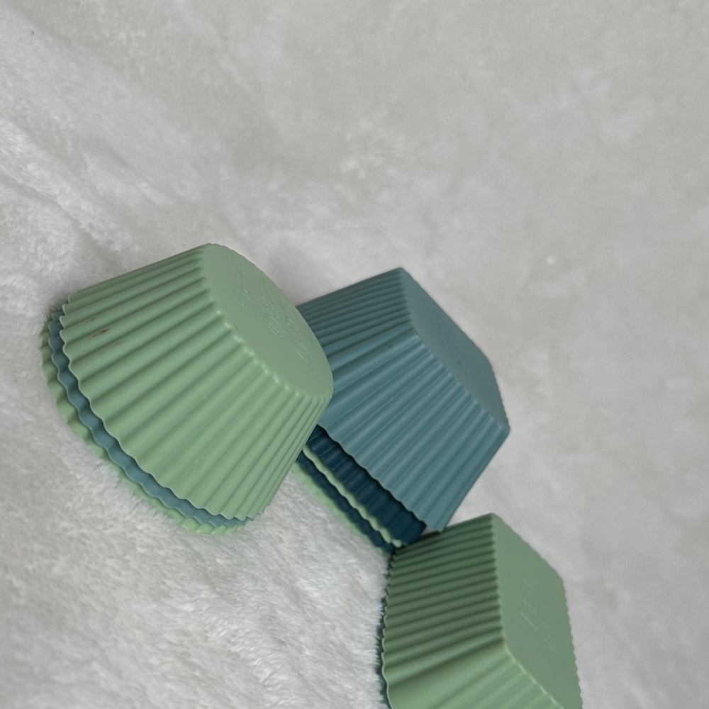 Set of 10 Silicone Bento Box or Baking Cups in Green and Blue Varied Sizes EUC - Picture 3 of 11